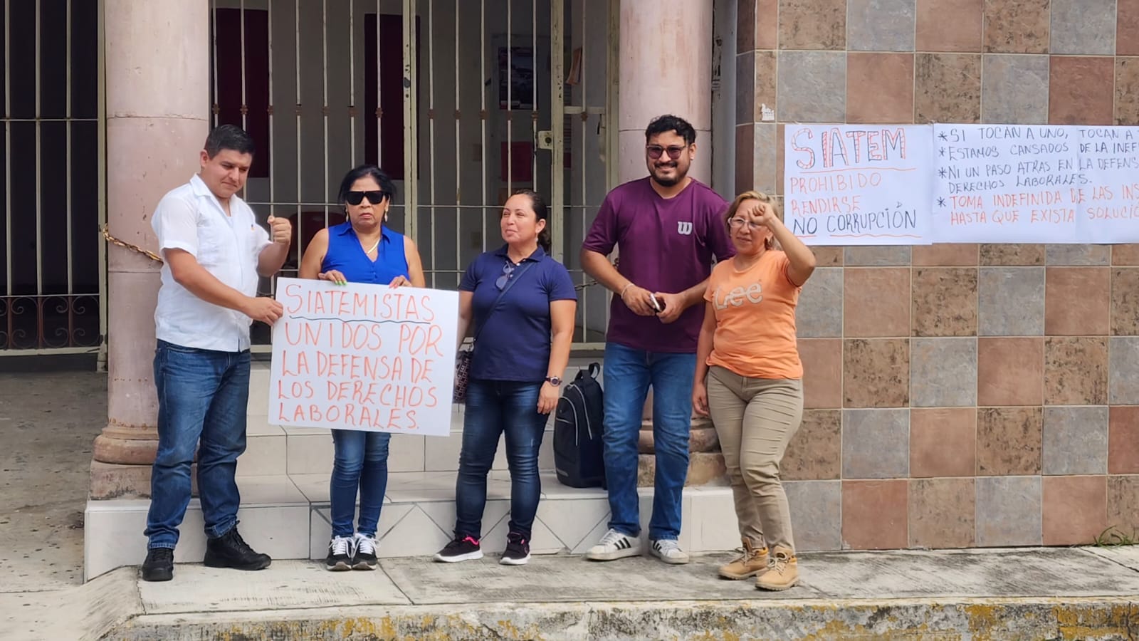 Maestros del SIATEM toman las instalaciones de la SEV en Poza Rica ...