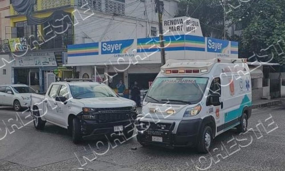 Chocan ambulancia vs patrulla PC, en crucero centro de Tuxpan – Noreste